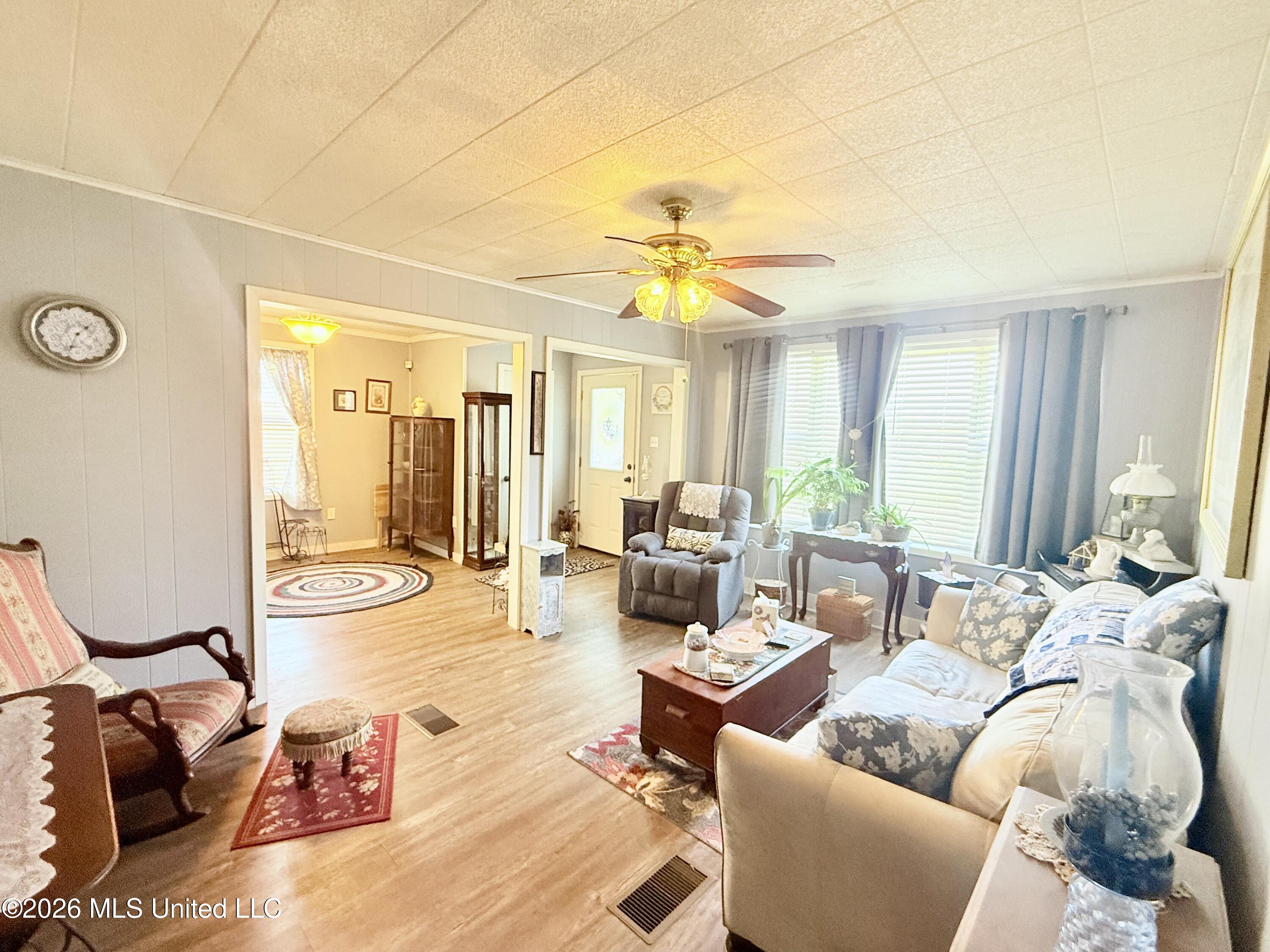 2221 Long Street Grenada, MS 38901 - Photo 5 of 14 IMG_6882