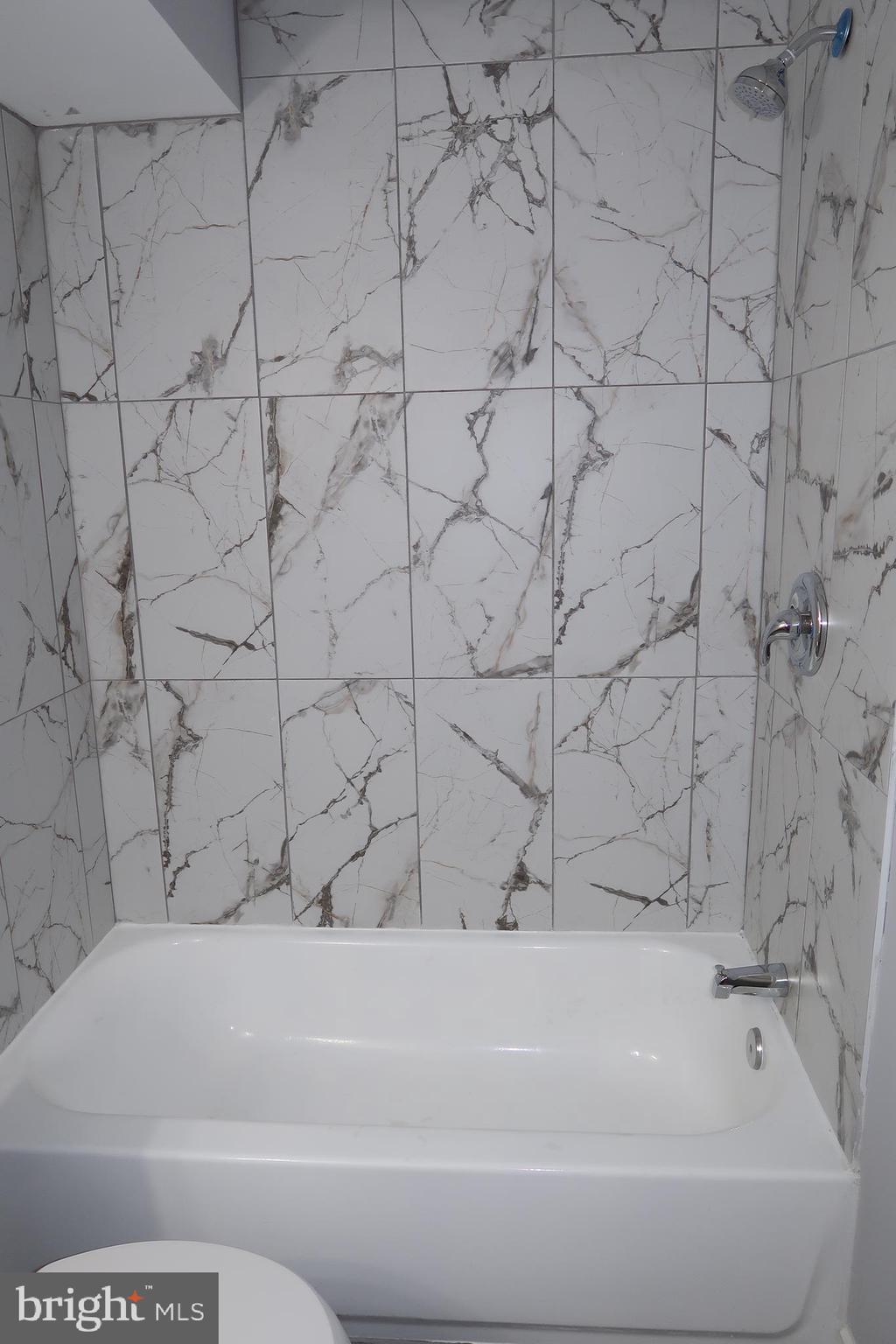 2833 Brendan Avenue, Unit 1 Baltimore, MD 21213 - Photo 20 of 26 a bathroom with a bathtub