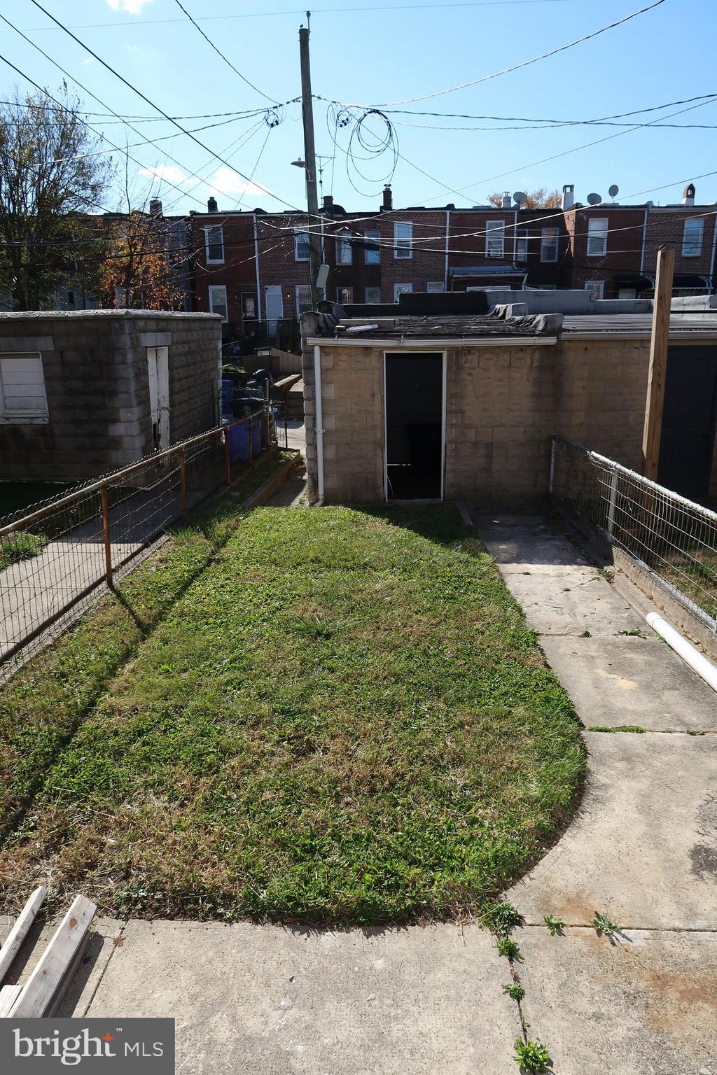 2833 Brendan Avenue, Unit 1 Baltimore, MD 21213 - Photo 25 of 26 a view of a backyard