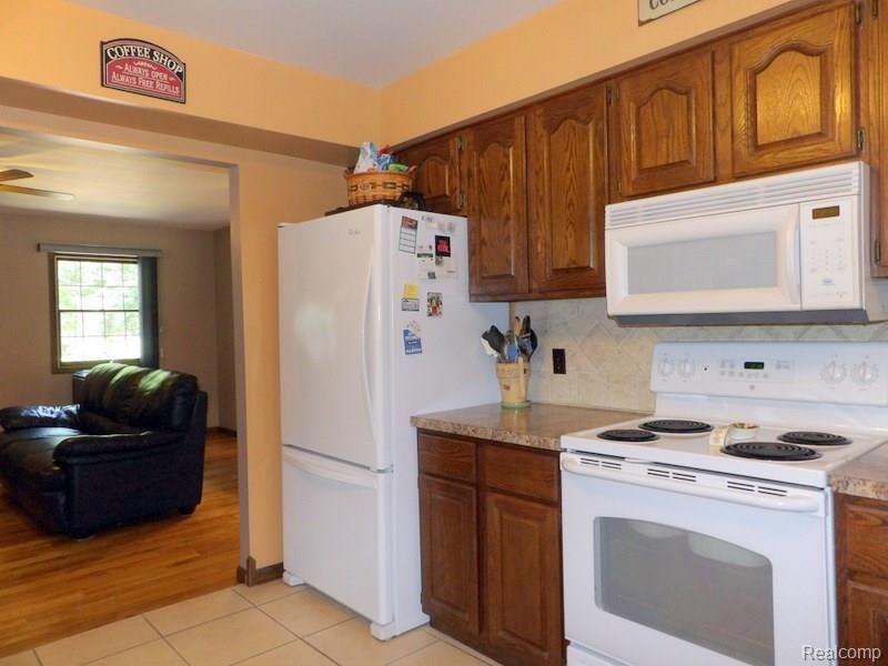 27880 Sibley Road Romulus, MI 48174 - Photo 28 of 62 102_3380.JPG