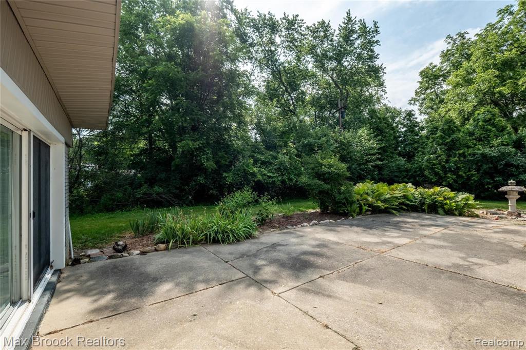 31170 Lahser Road Beverly Hills, MI 48025 - Photo 29 of 30