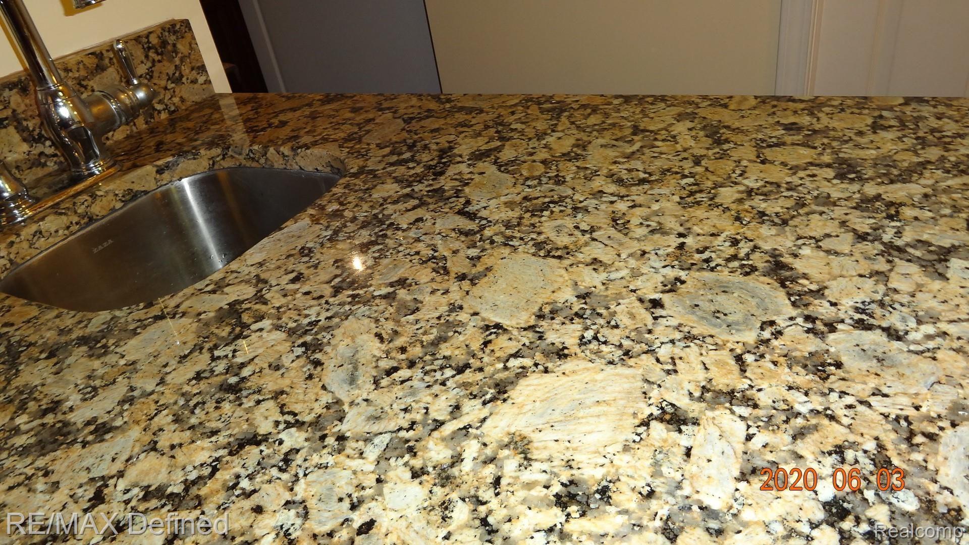 1675 Huntington Park, Unit E Rochester, MI 48309 - Photo 16 of 33 wet bar with granite and additional storage