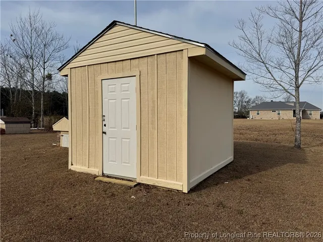 a view of backyard of the house