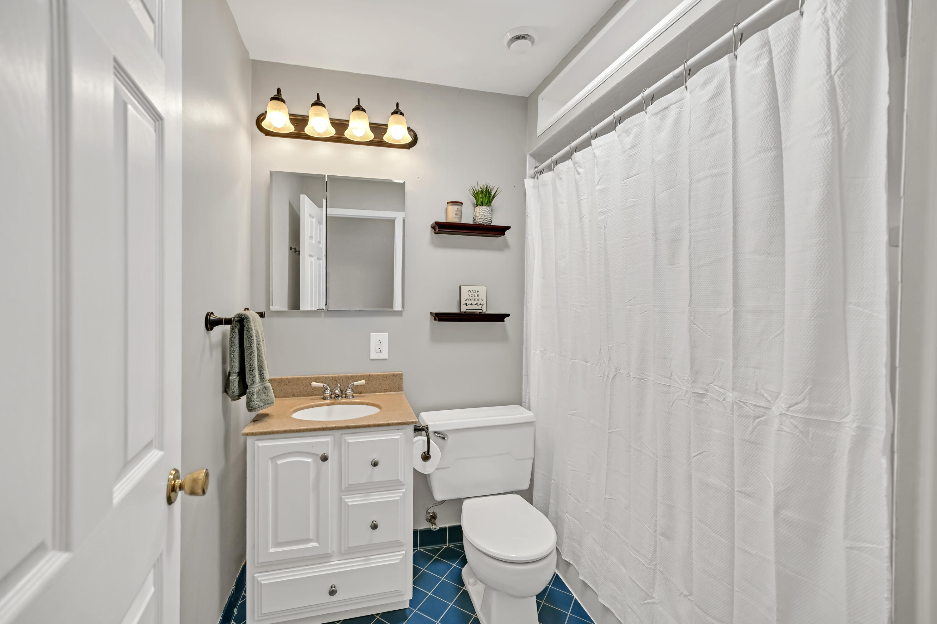 3436 South 93rd Street Milwaukee, WI 53227 - Photo 15 of 27 Full bath on main