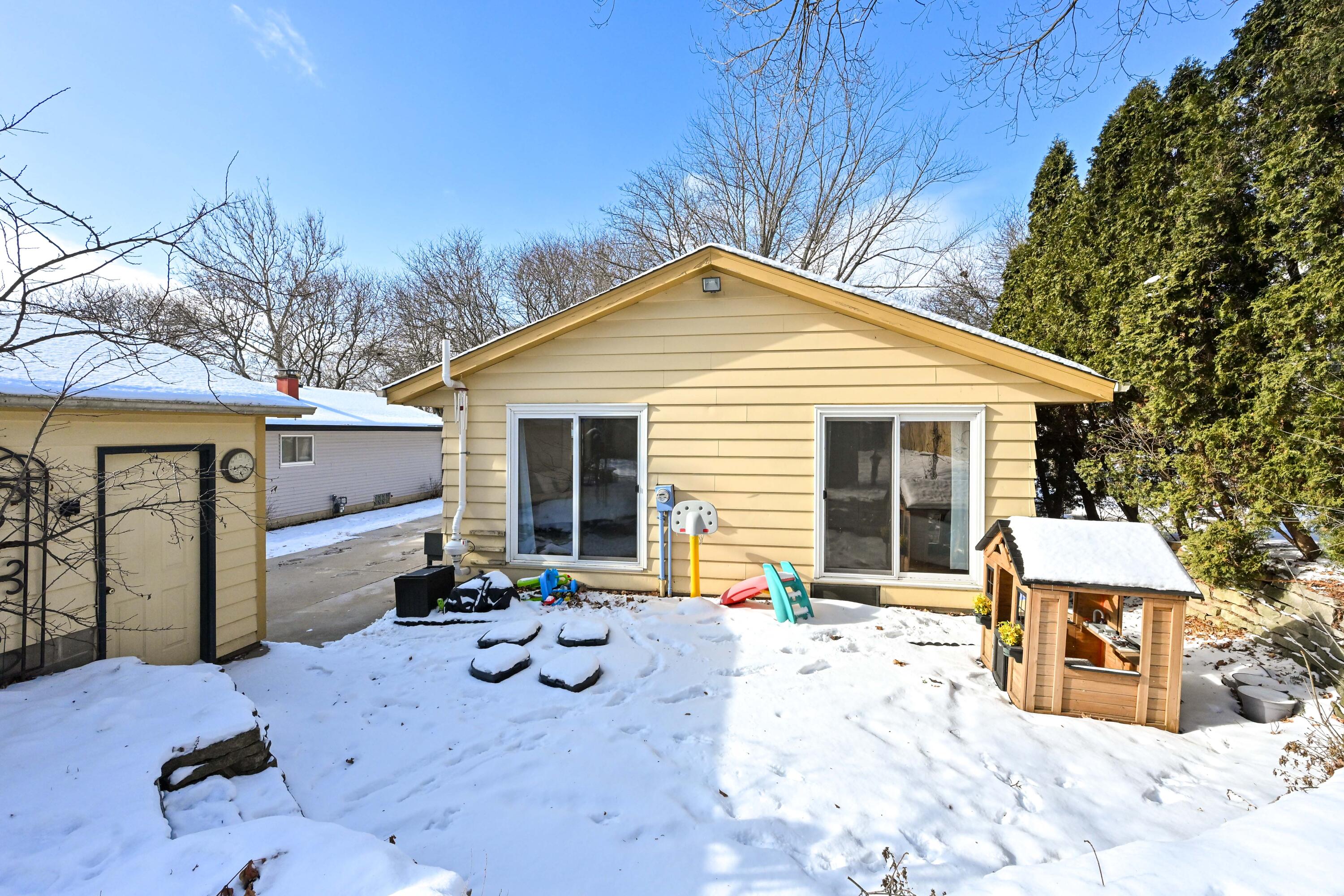 3436 South 93rd Street Milwaukee, WI 53227 - Photo 22 of 27 Back of home