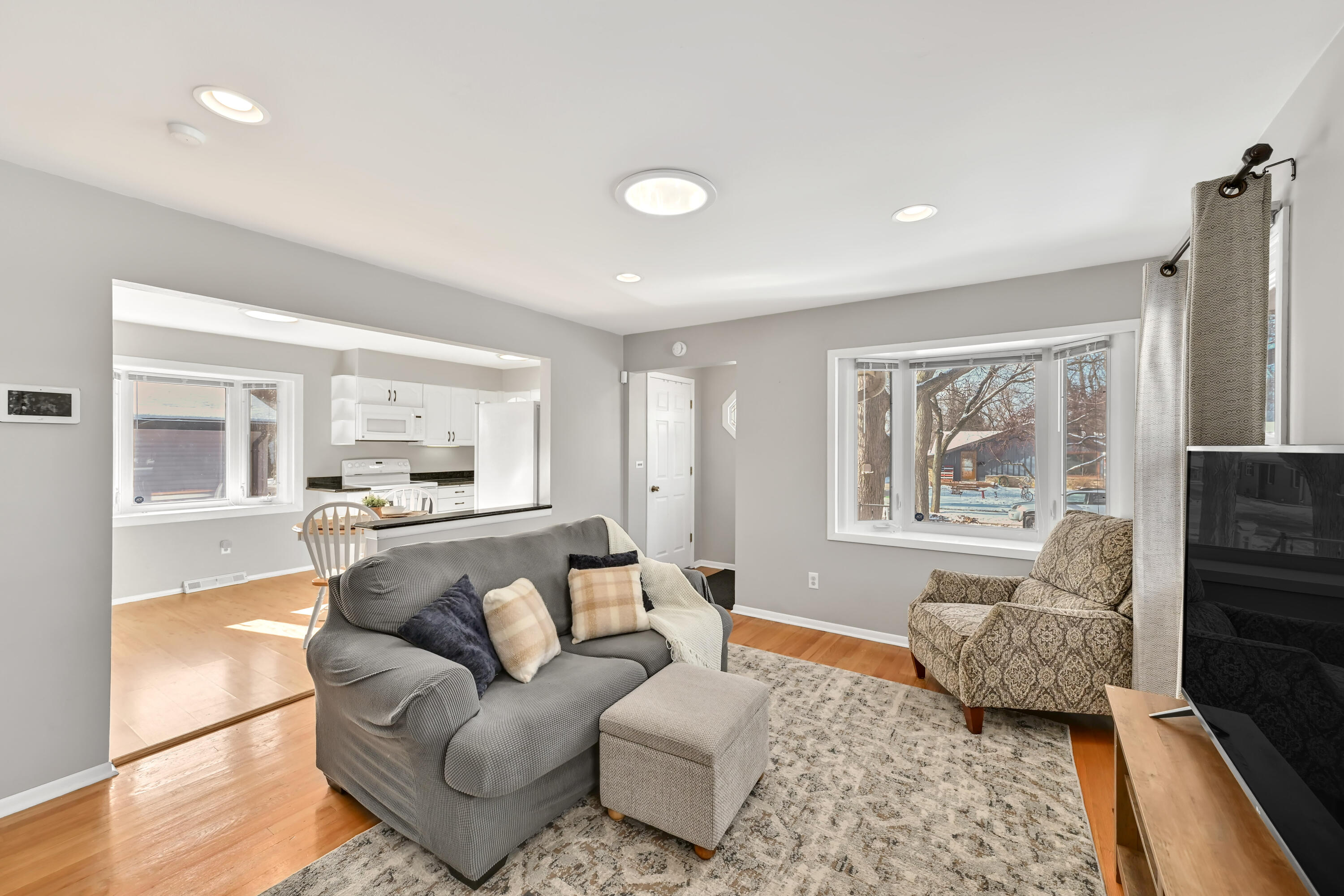 3436 South 93rd Street Milwaukee, WI 53227 - Photo 6 of 27 Open to kitchen