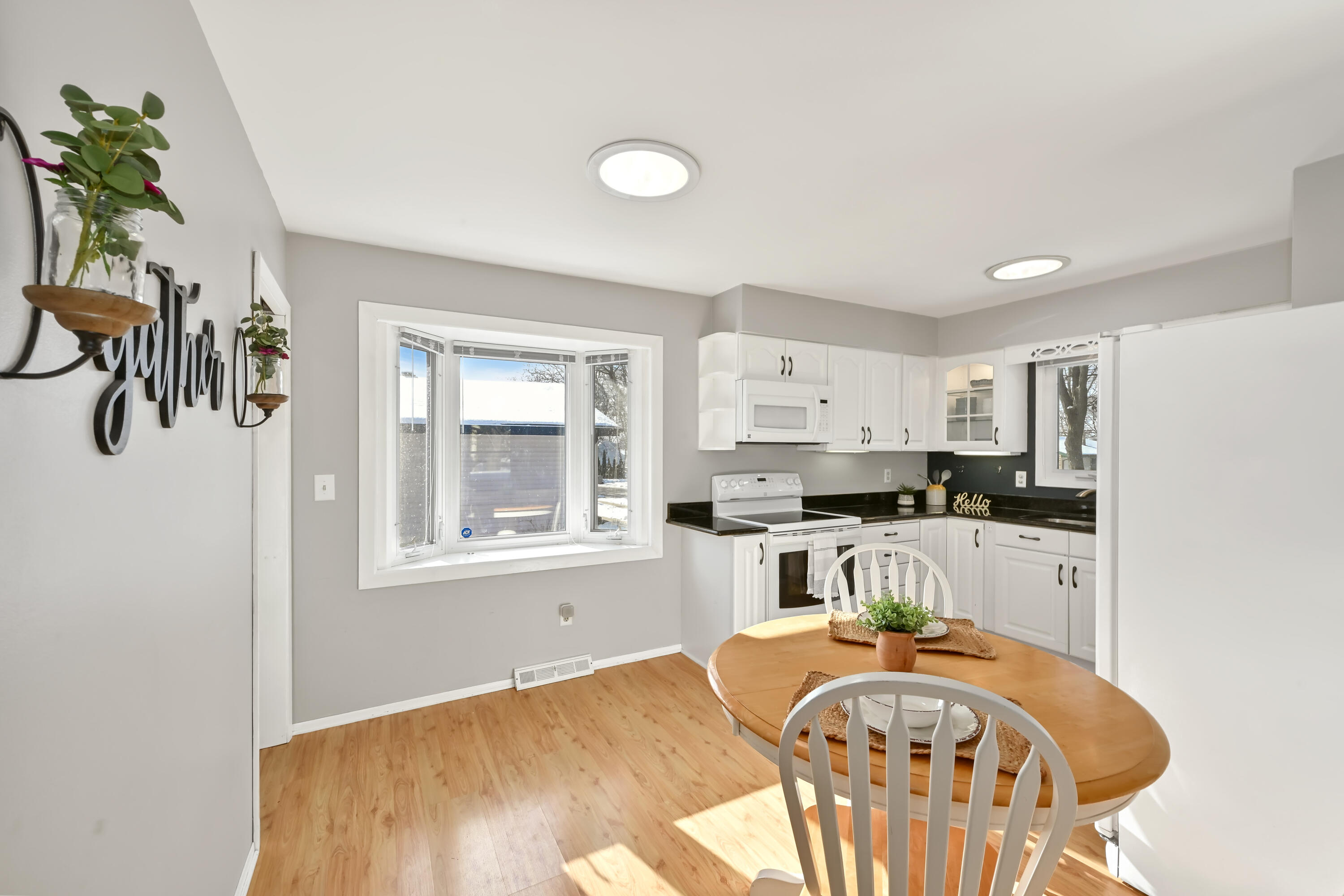 3436 South 93rd Street Milwaukee, WI 53227 - Photo 7 of 27 Charming kitchen