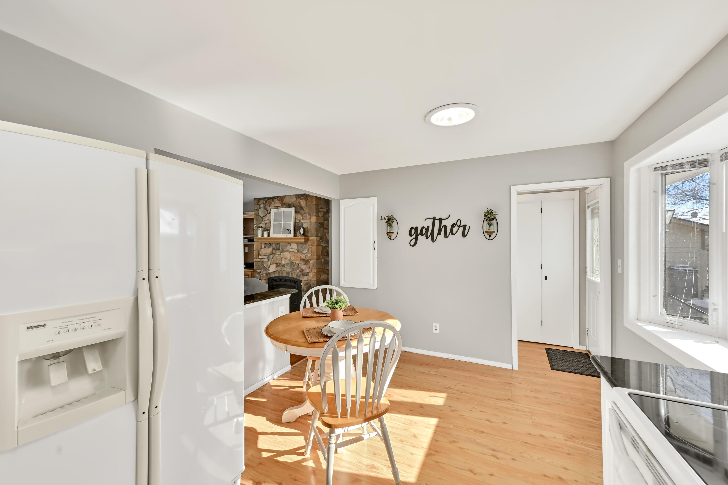 3436 South 93rd Street Milwaukee, WI 53227 - Photo 10 of 27 Kitchen nook