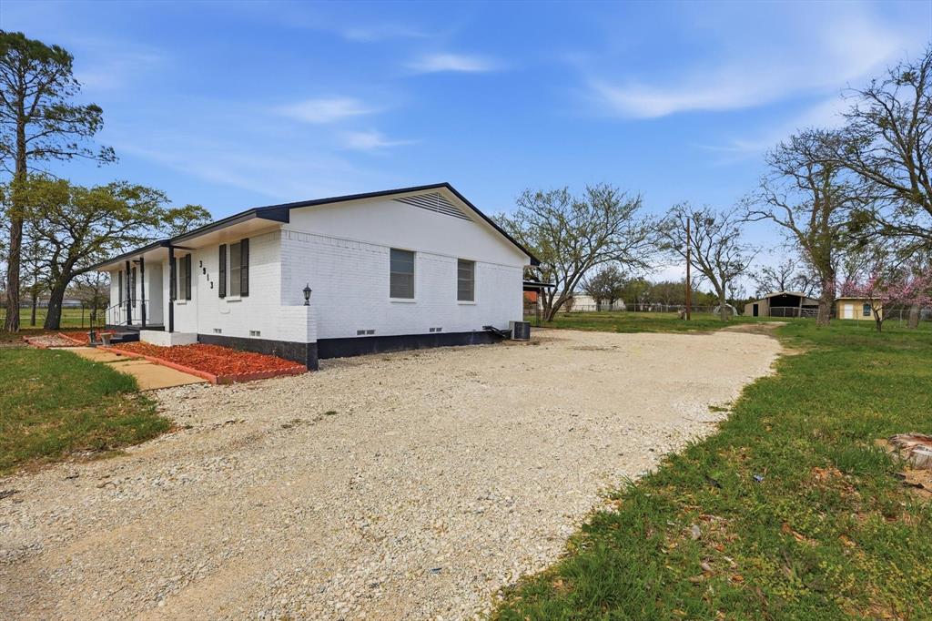 3913 Hickox Road Rowlett, TX 75089 - Photo 2 of 32