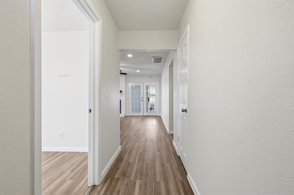 3913 Hickox Road Rowlett, TX 75089 - Photo 3 of 32