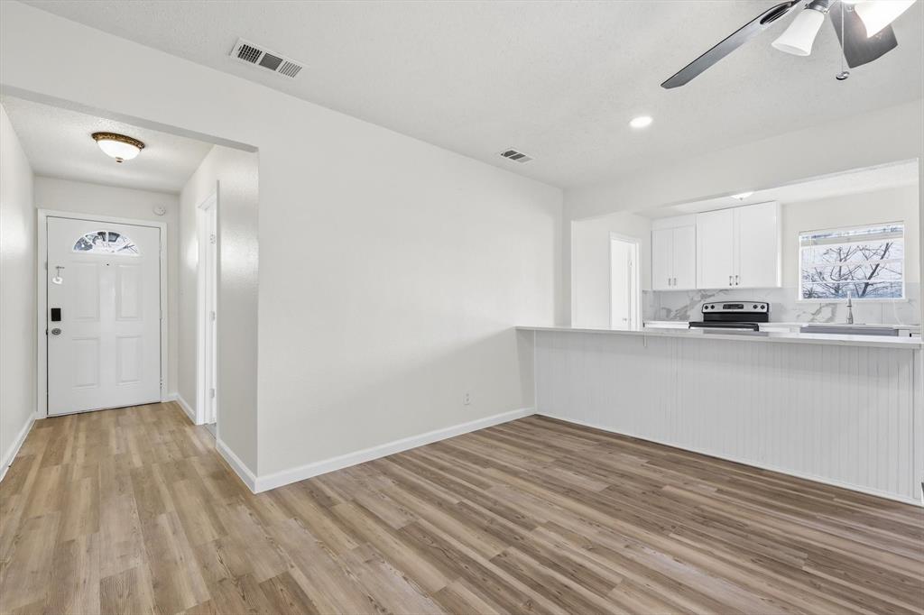 3913 Hickox Road Rowlett, TX 75089 - Photo 4 of 32