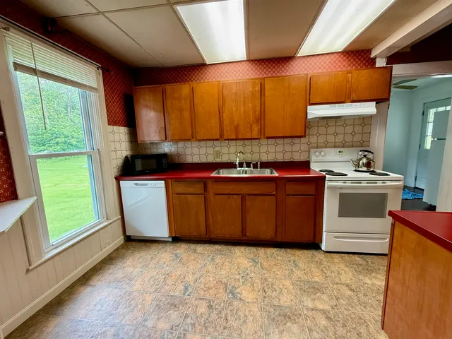 $374,900 | 927 Water Street, Bennington, VT 05257