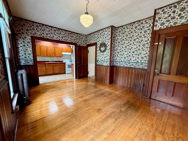 $374,900 | 927 Water Street, Bennington, VT 05257