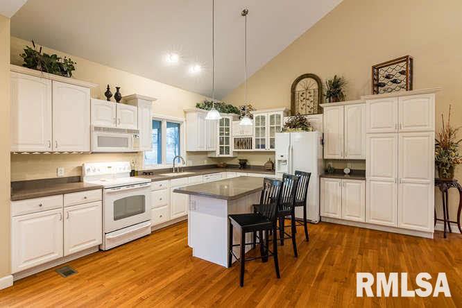 2559 Canterbury Road Muscatine, IA 52761 - Photo 3 of 24 Gallery Image 3
