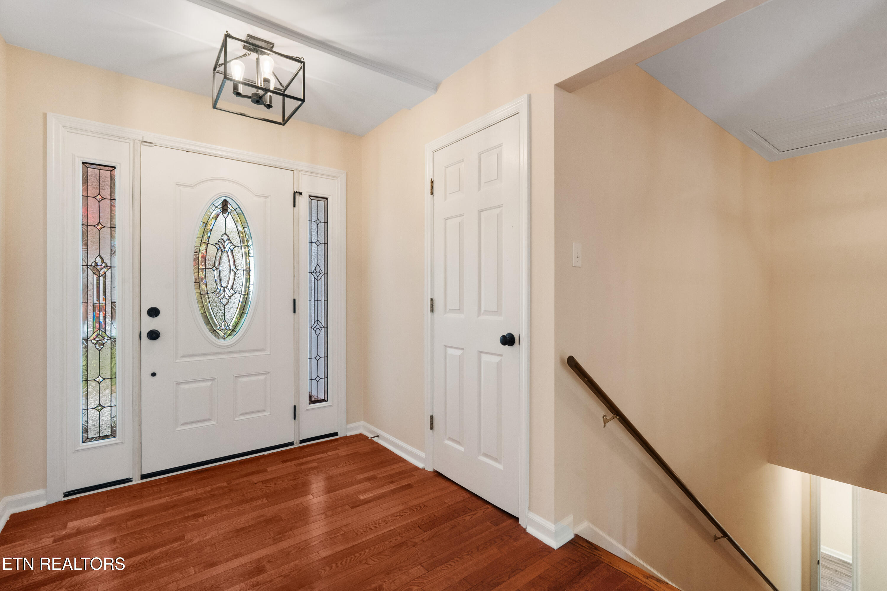 111 Baypath Drive Oak Ridge, TN 37830 - Photo 3 of 55 Foyer