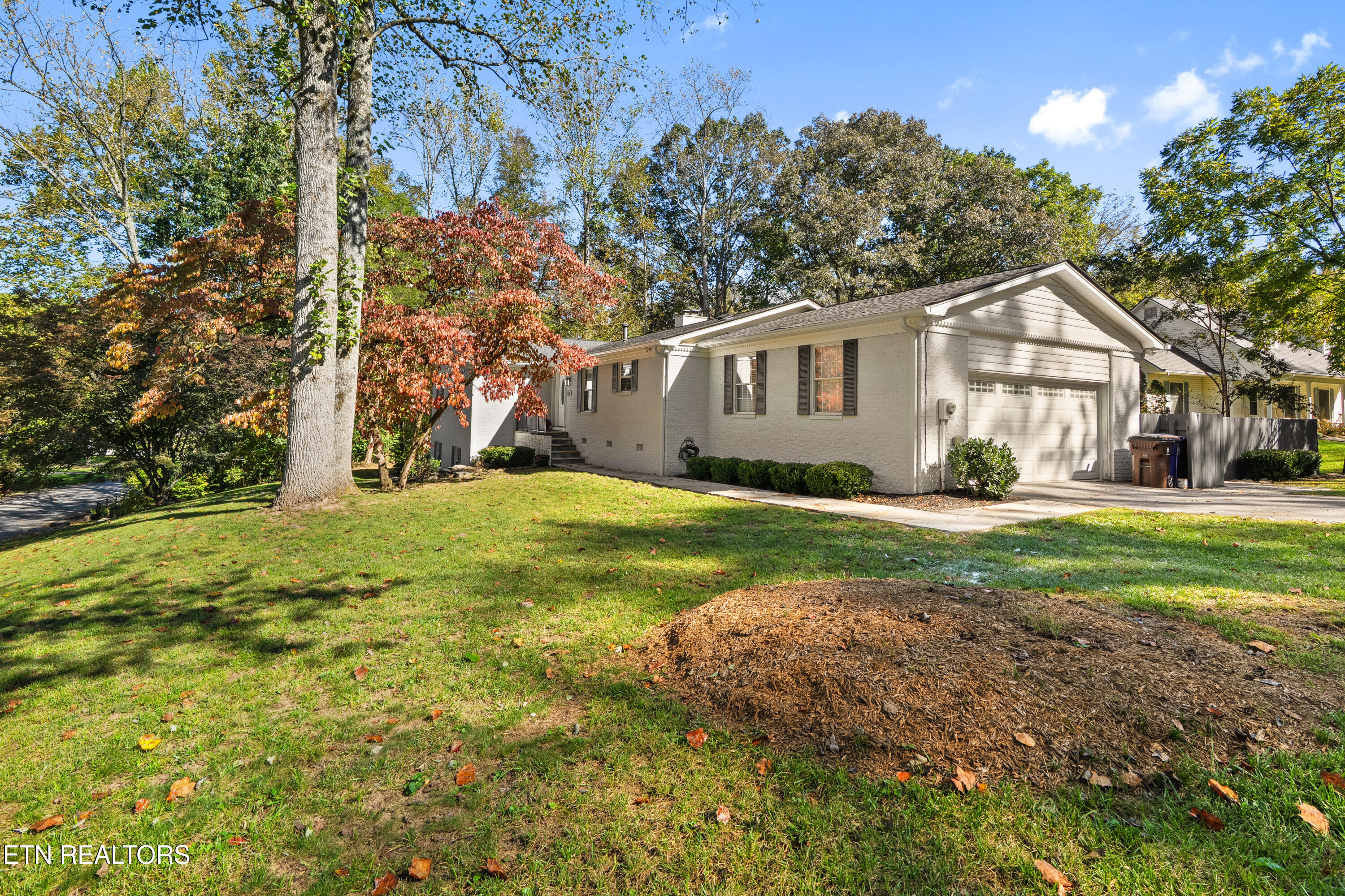 111 Baypath Drive Oak Ridge, TN 37830 - Photo 54 of 55 Side entry 2 car garage