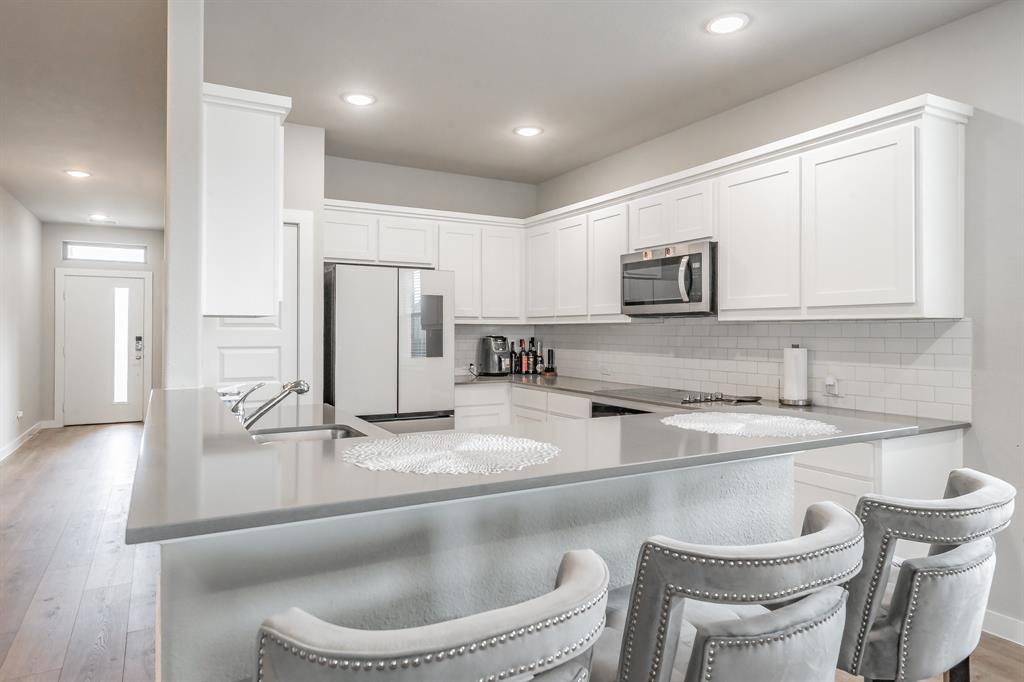 3202 Glorioso Drive Royse City, TX 75189 - Photo 23 of 40 a kitchen with a sink cabinets and window