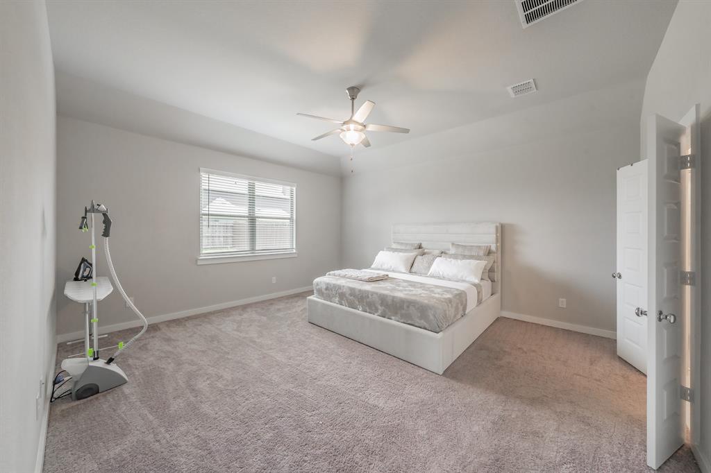 3202 Glorioso Drive Royse City, TX 75189 - Photo 30 of 40 a spacious bedroom with a bed and a window