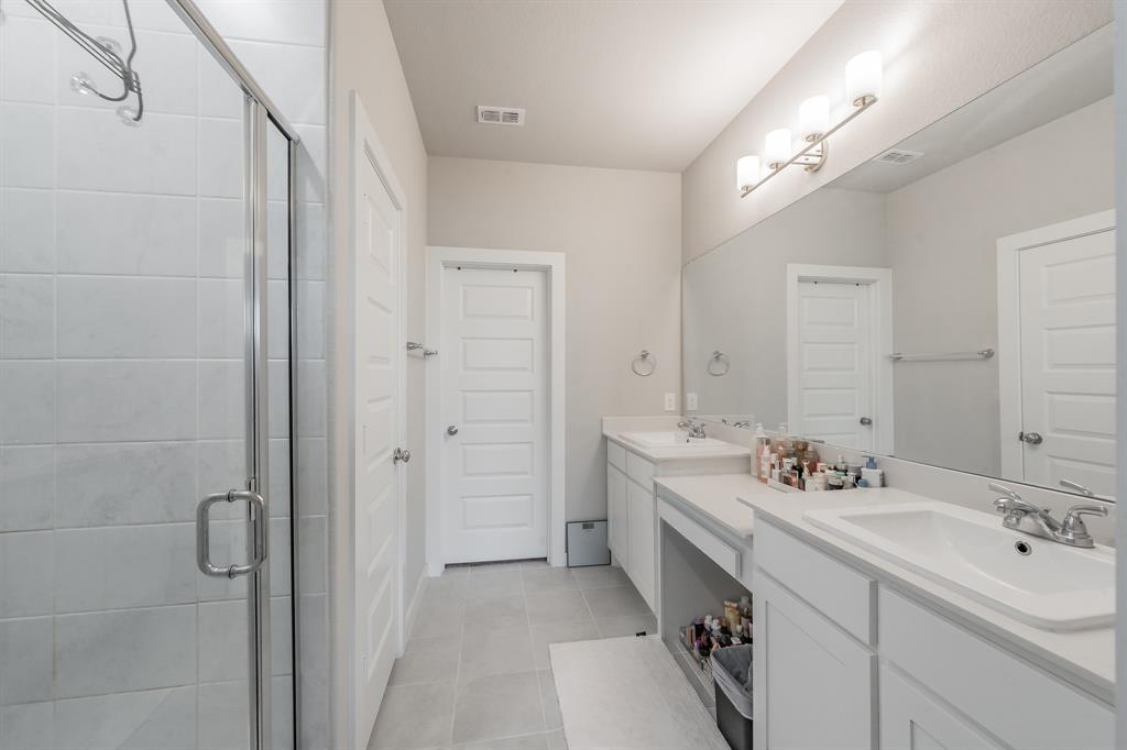 3202 Glorioso Drive Royse City, TX 75189 - Photo 33 of 40 a spacious bathroom with a double vanity sink mirror and double
