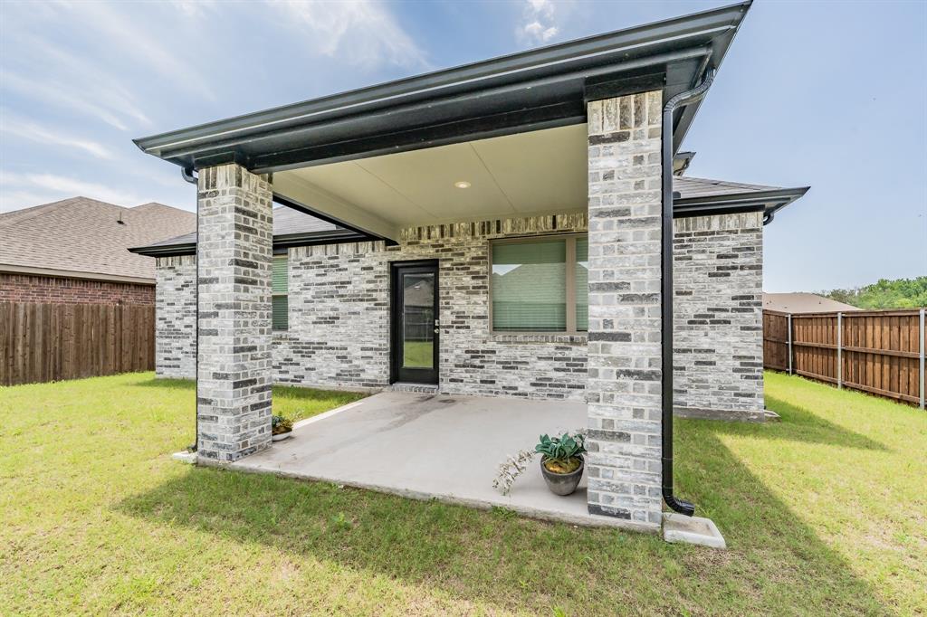 3202 Glorioso Drive Royse City, TX 75189 - Photo 6 of 40 a front view of a house with a yard
