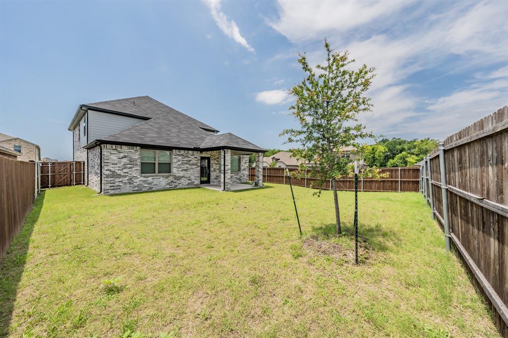 3202 Glorioso Drive Royse City, TX 75189 - Photo 9 of 40 a house with swimming pool in front of it