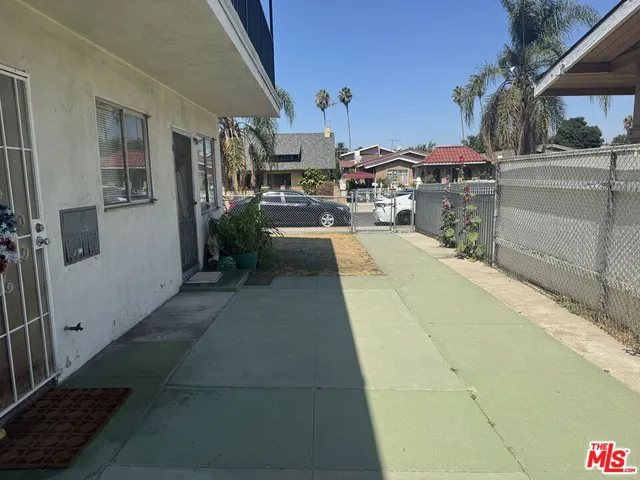 $999,950 | 126 South Vendome Street, Los Angeles, CA 90057