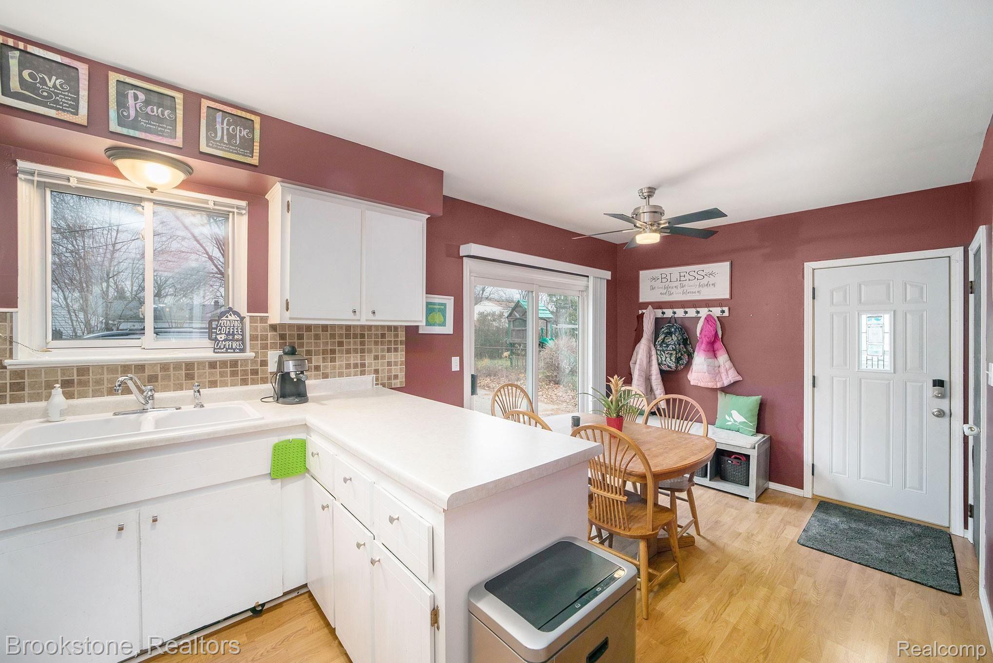 8417 Smethwick Road Sterling Heights, MI 48312 - Photo 7 of 22 017A0458.jpg