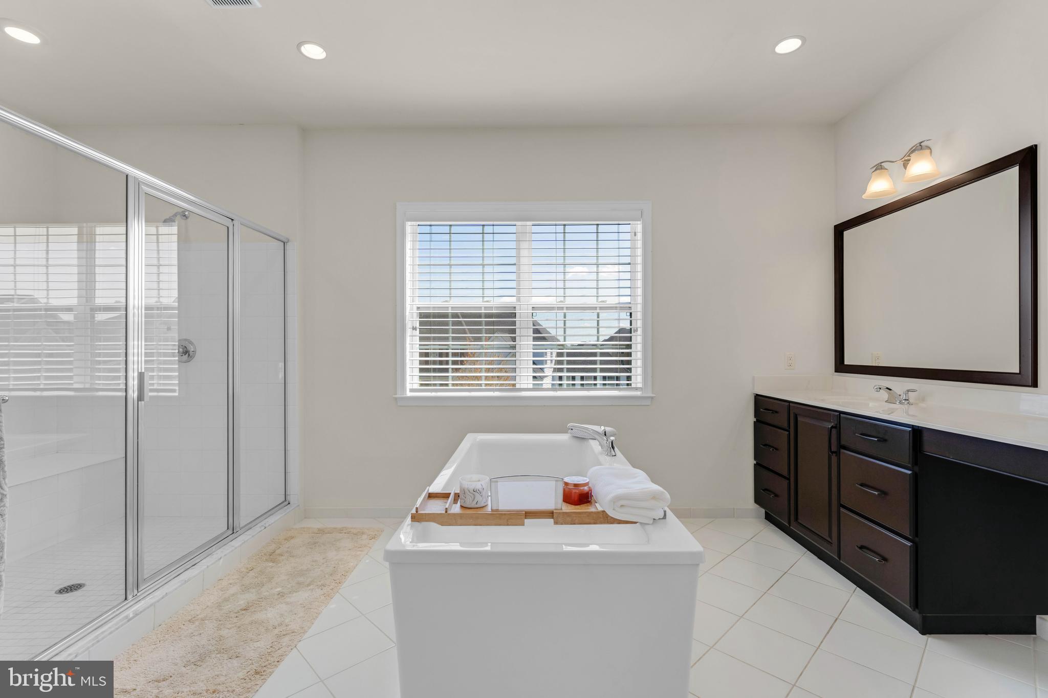 1045 Matthew Way New Castle, DE 19720 - Photo 25 of 62 a bathroom with a tub sink and mirror