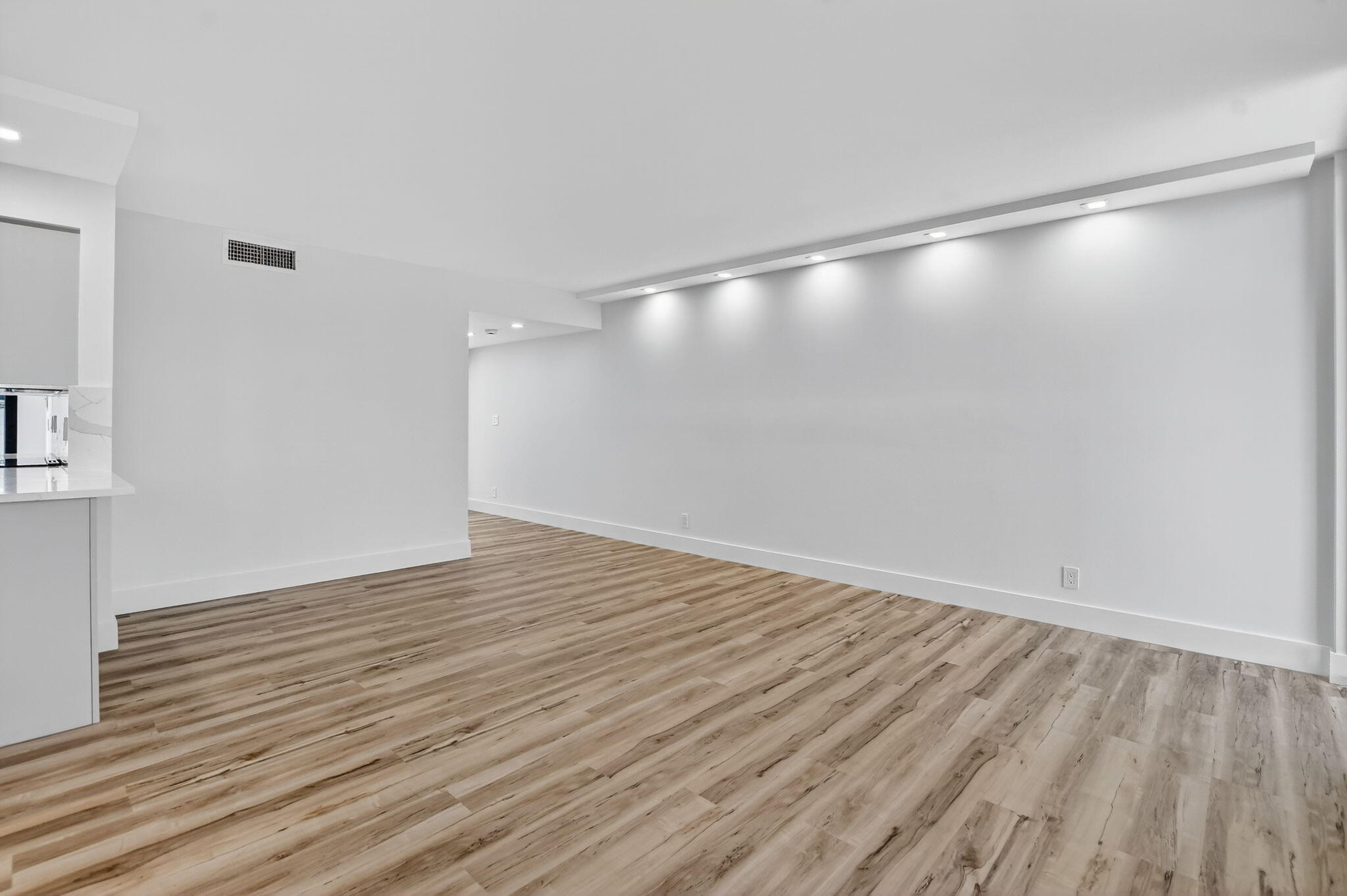 3402 Bridgewood Drive Boca Raton, FL 33434 - Photo 14 of 66 Living room