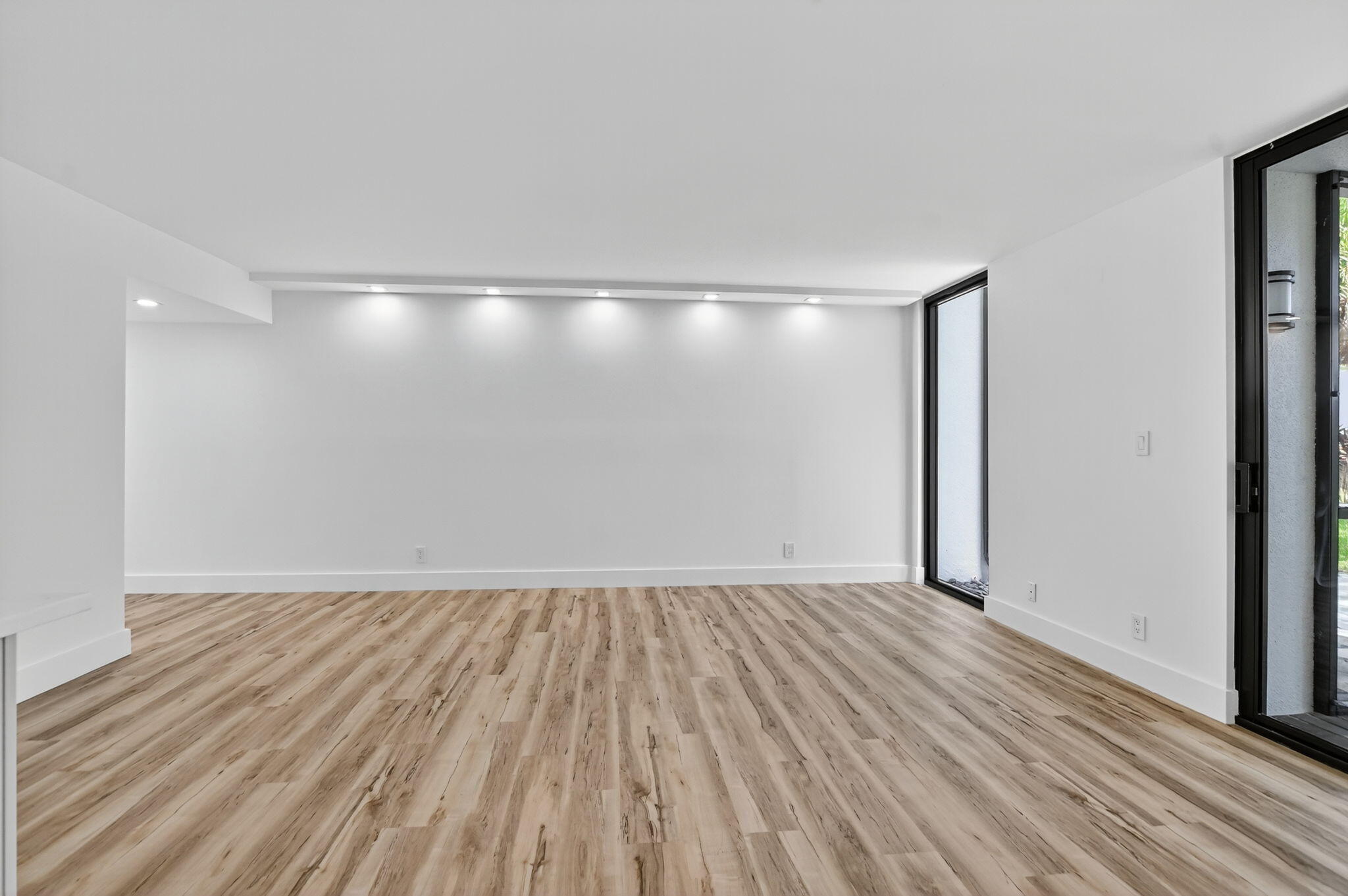 3402 Bridgewood Drive Boca Raton, FL 33434 - Photo 16 of 66 Living room