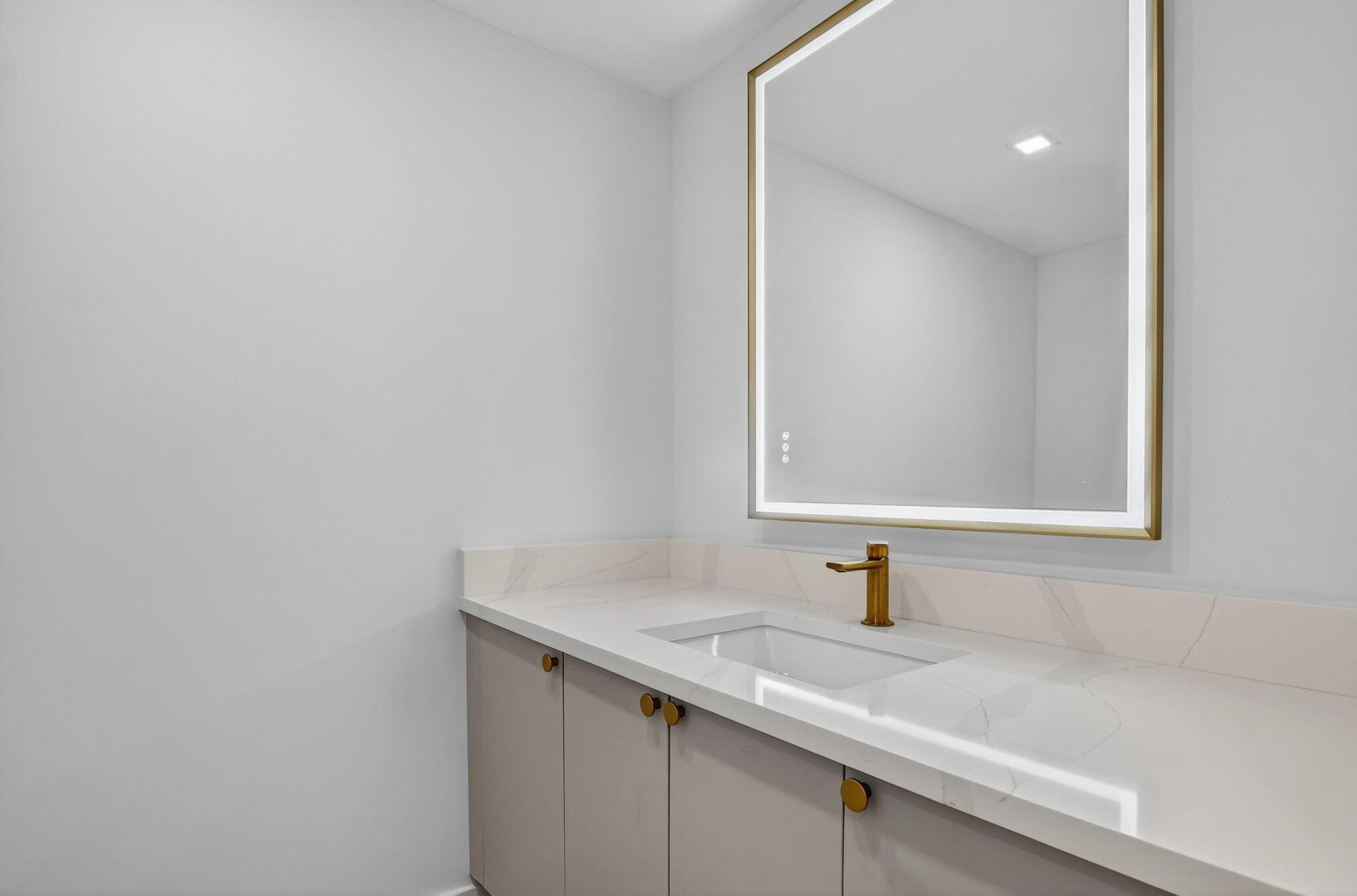 3402 Bridgewood Drive Boca Raton, FL 33434 - Photo 18 of 66 Powder room