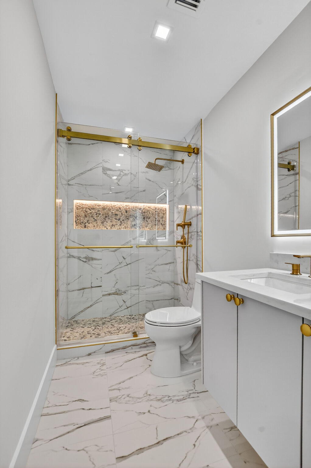 3402 Bridgewood Drive Boca Raton, FL 33434 - Photo 27 of 66 Guest Bathroom