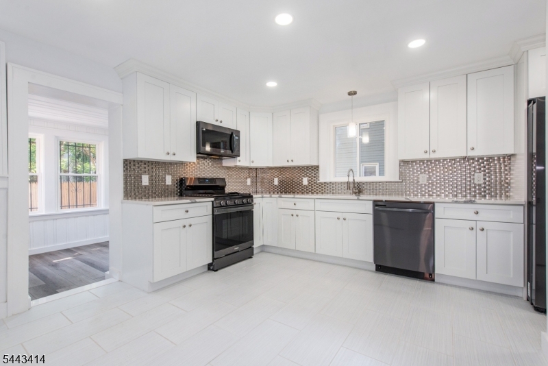57 Goldsmith Avenue Newark, NJ 07112 - Photo 3 of 29
