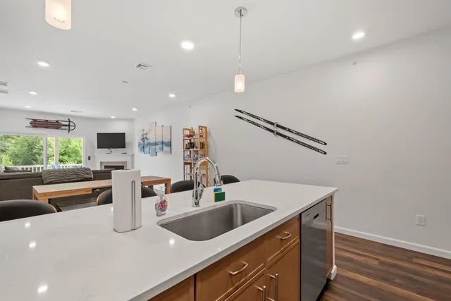 $595,000 | 12 Twin Tip Terrace, Unit 10, Lincoln, NH 03251