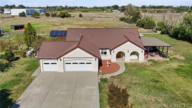 an aerial view of a house with outdoor space and lake view