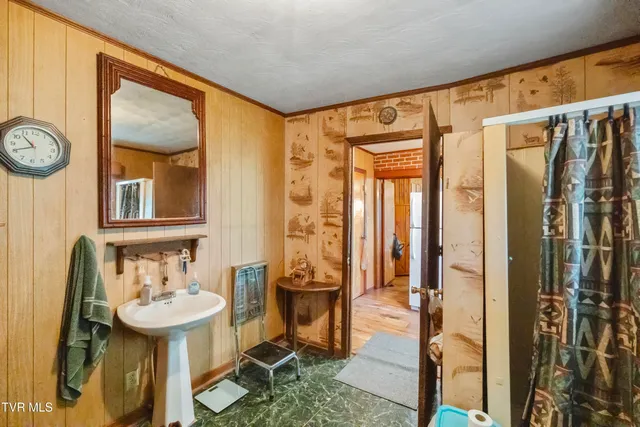 $359,900 | 6525 East Andrew Johnson Highway, Chuckey, TN 37641