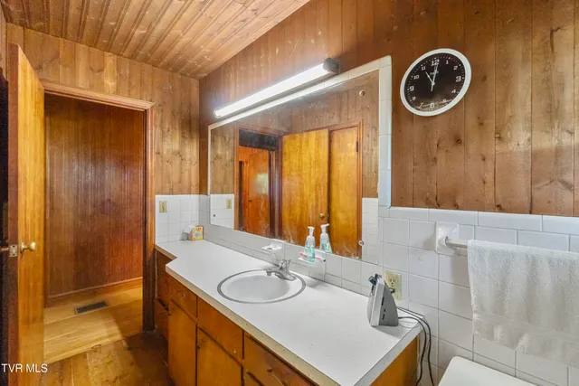 $359,900 | 6525 East Andrew Johnson Highway, Chuckey, TN 37641