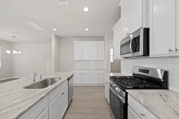 $2,195 | 835 Oakland Drive, Houston, TX 77090