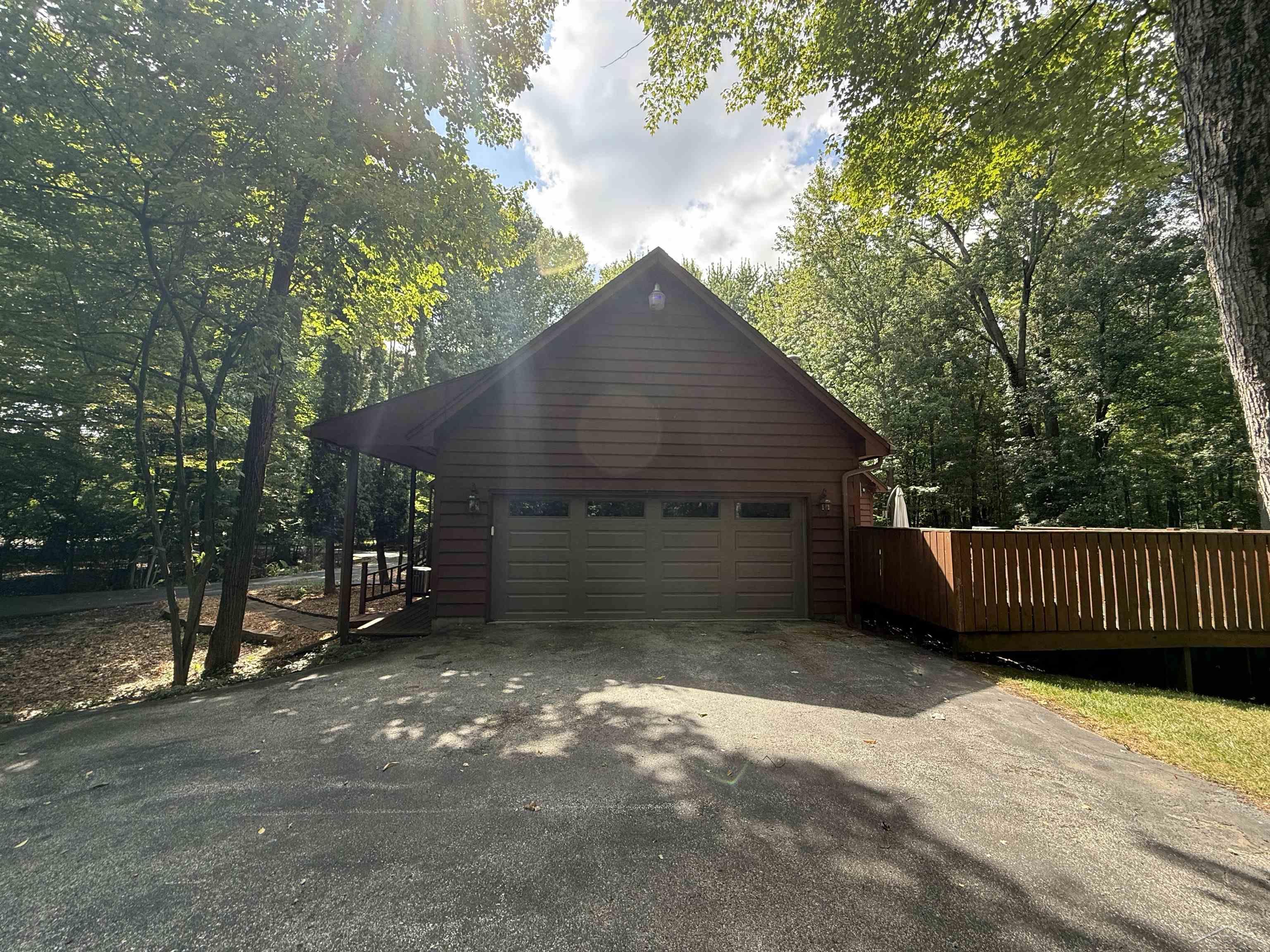 1825 North Miller Road Saginaw, MI 48609 - Photo 6 of 57 50220238-ffcc4e47-5033-4922-93b1-85658fb0957c.JPG