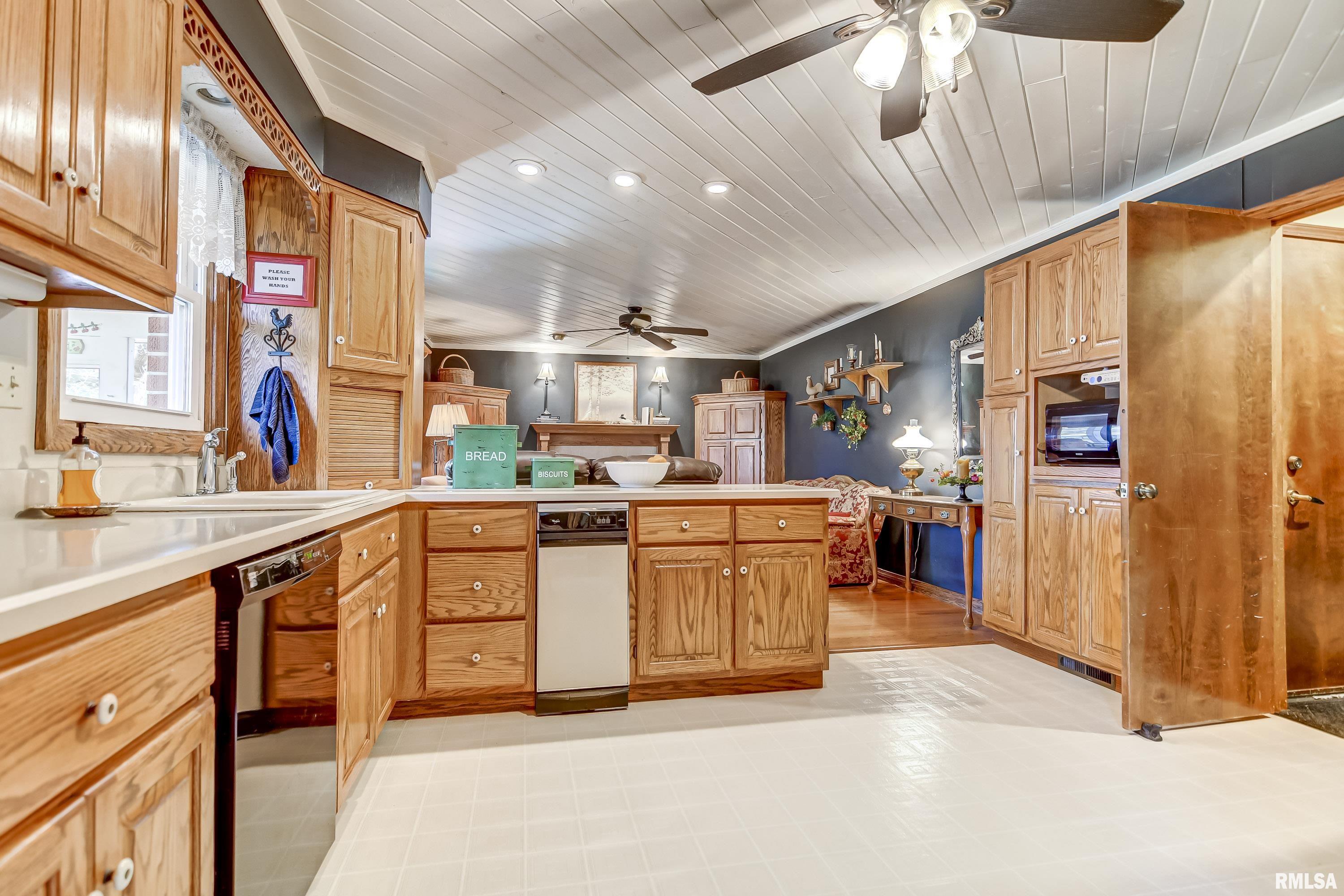 39 Carole Road Springfield, IL 62711 - Photo 13 of 59