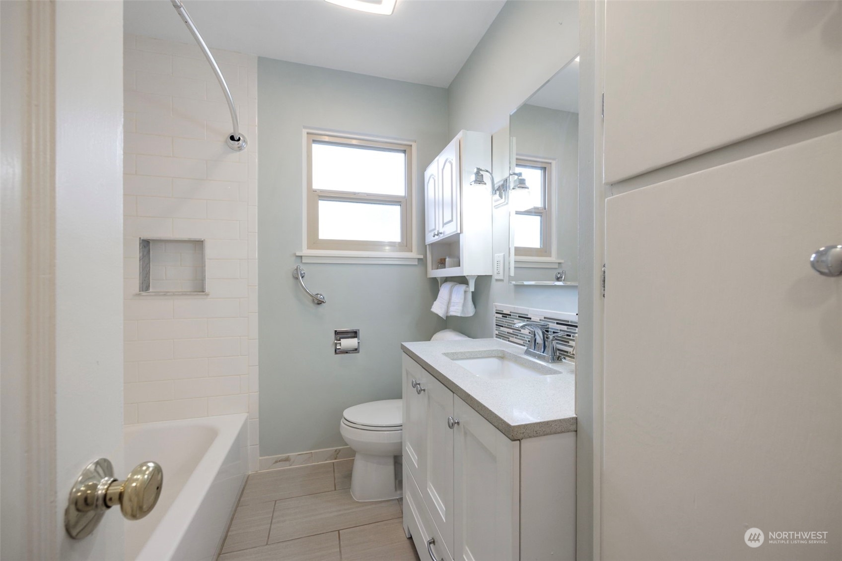 3430 Walnut Avenue Southwest Seattle, WA 98116 - Photo 16 of 39 Gallery Image 16