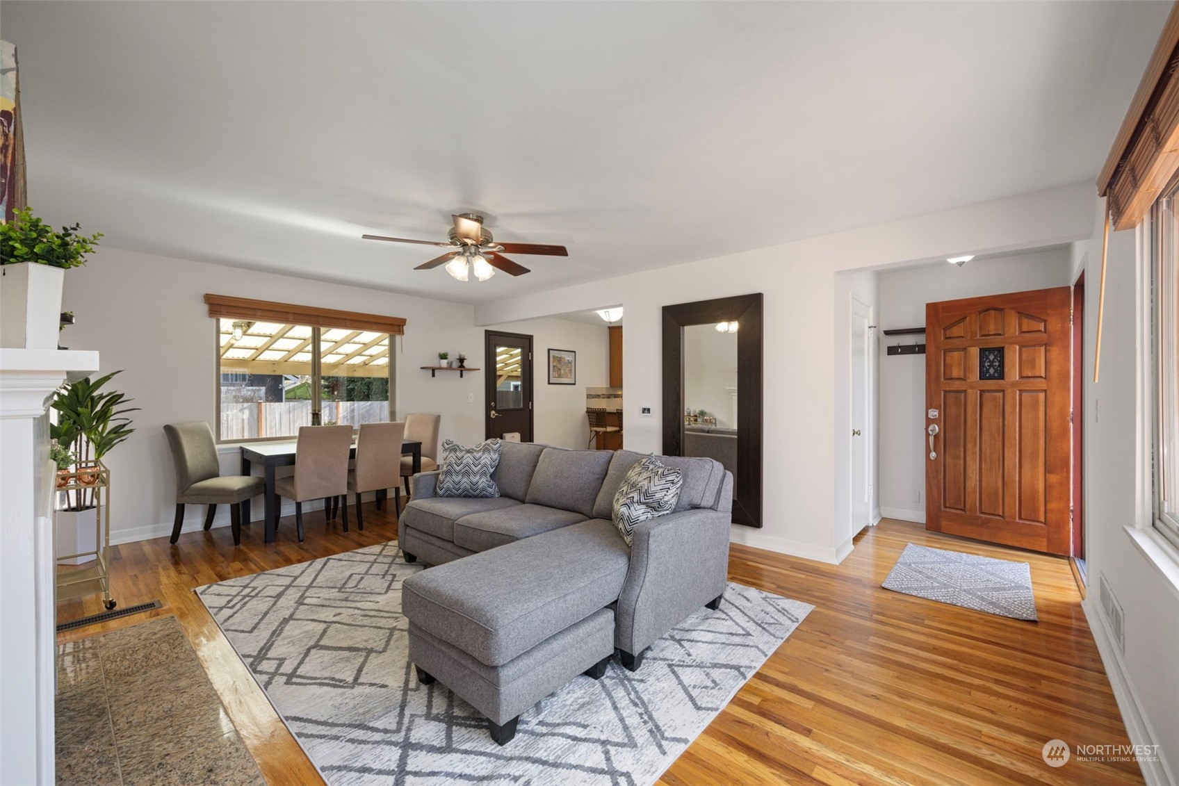3430 Walnut Avenue Southwest Seattle, WA 98116 - Photo 3 of 39 Gallery Image 3