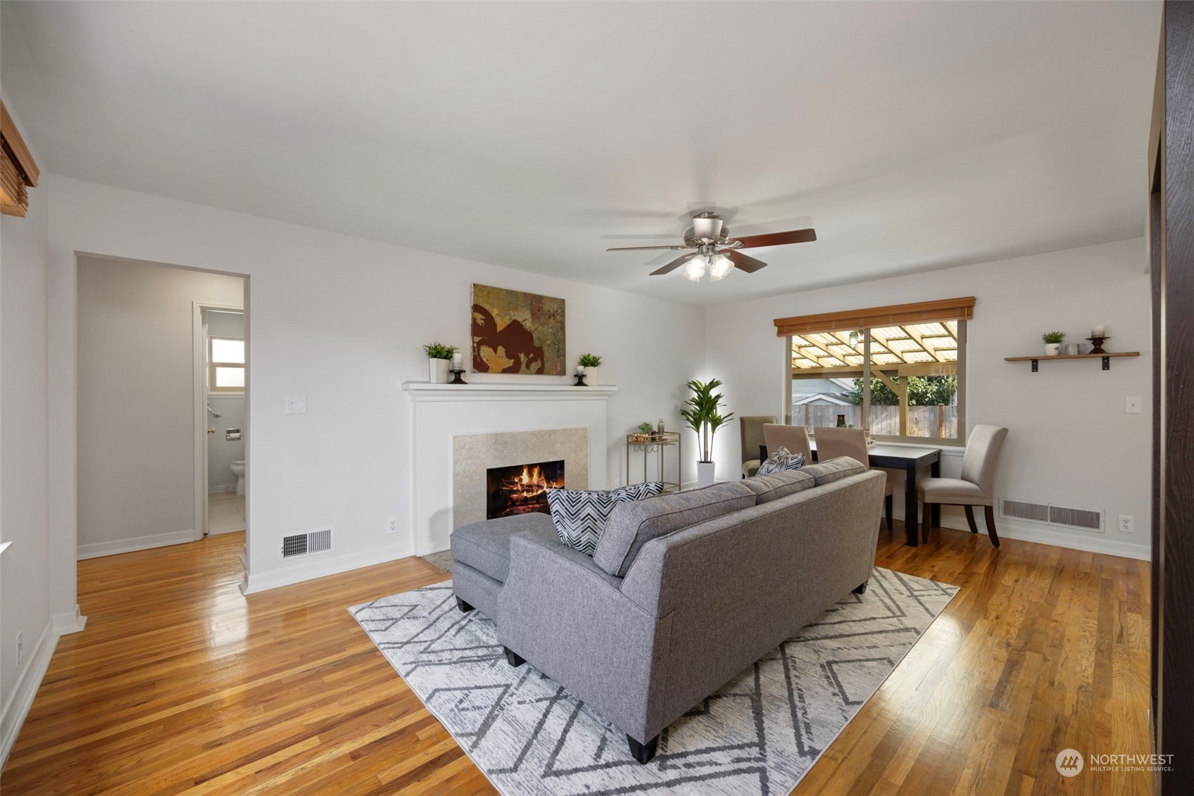 3430 Walnut Avenue Southwest Seattle, WA 98116 - Photo 4 of 39 Gallery Image 4