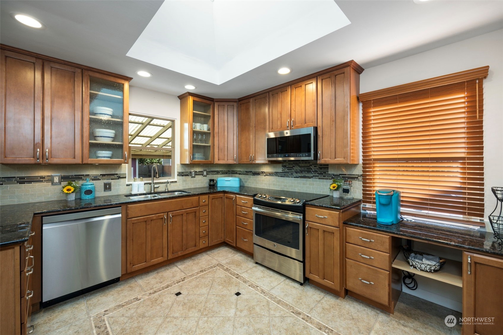 3430 Walnut Avenue Southwest Seattle, WA 98116 - Photo 10 of 39 Gallery Image 10