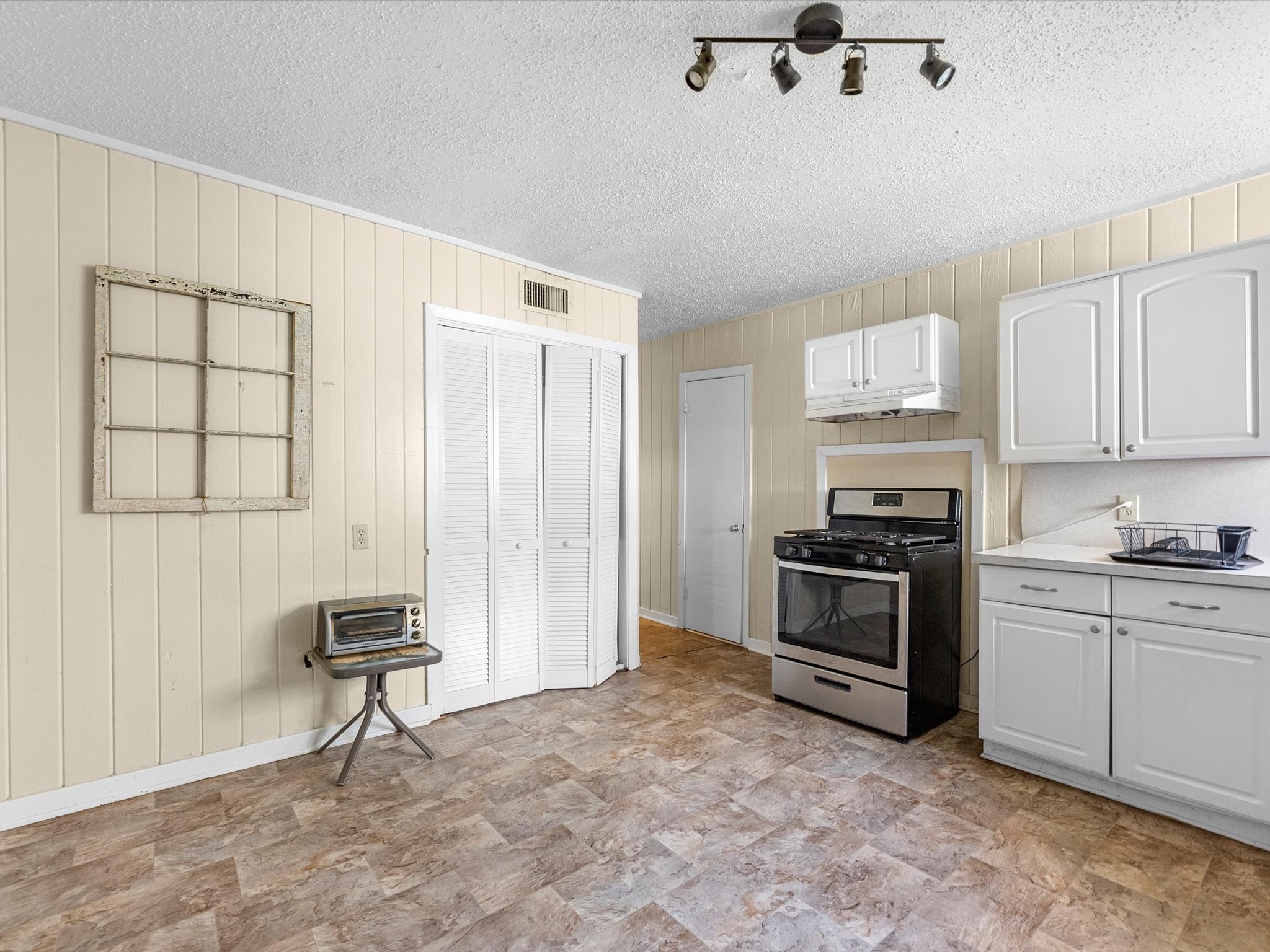 2406 Charleston Street Houston, TX 77021 - Photo 11 of 28 Another view of the kitchen and pantry.