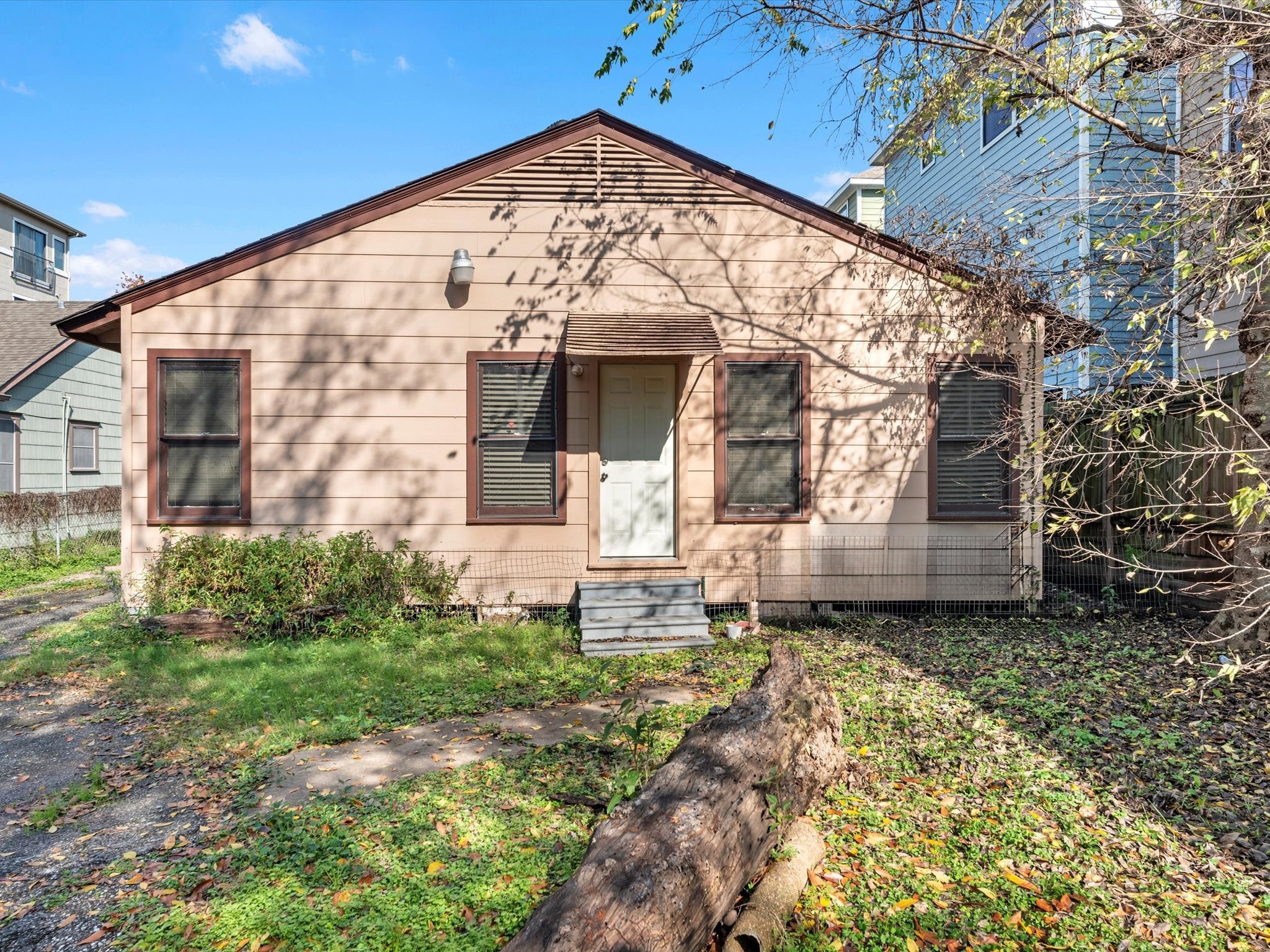 2406 Charleston Street Houston, TX 77021 - Photo 20 of 28 Back door leading to your backyard.