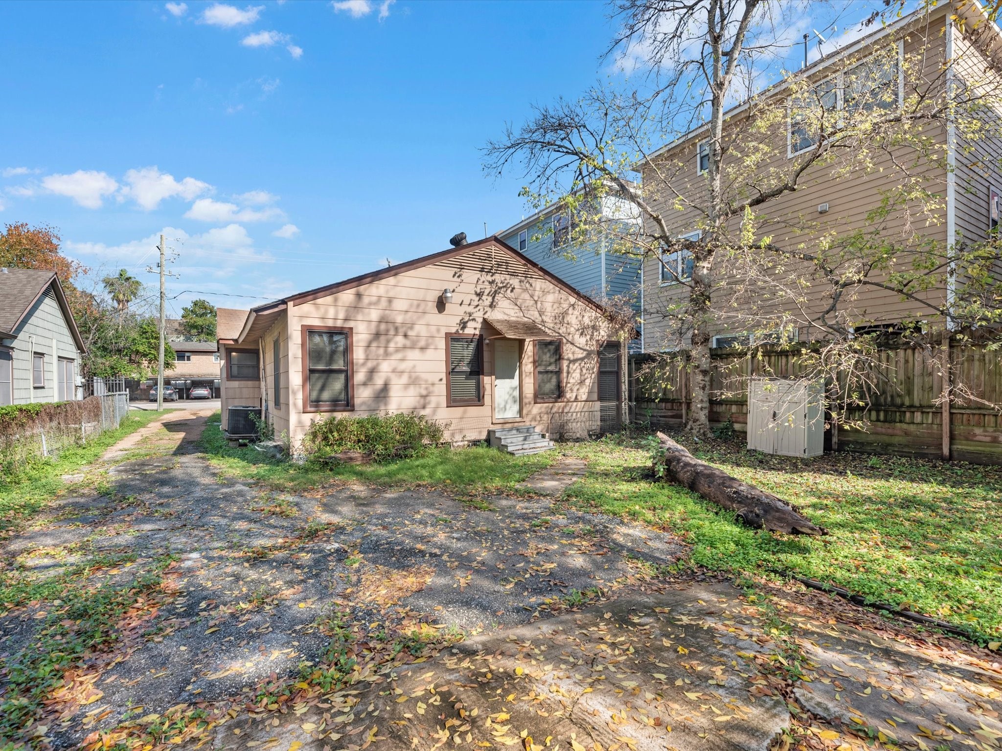 2406 Charleston Street Houston, TX 77021 - Photo 21 of 28 Nice lot size.