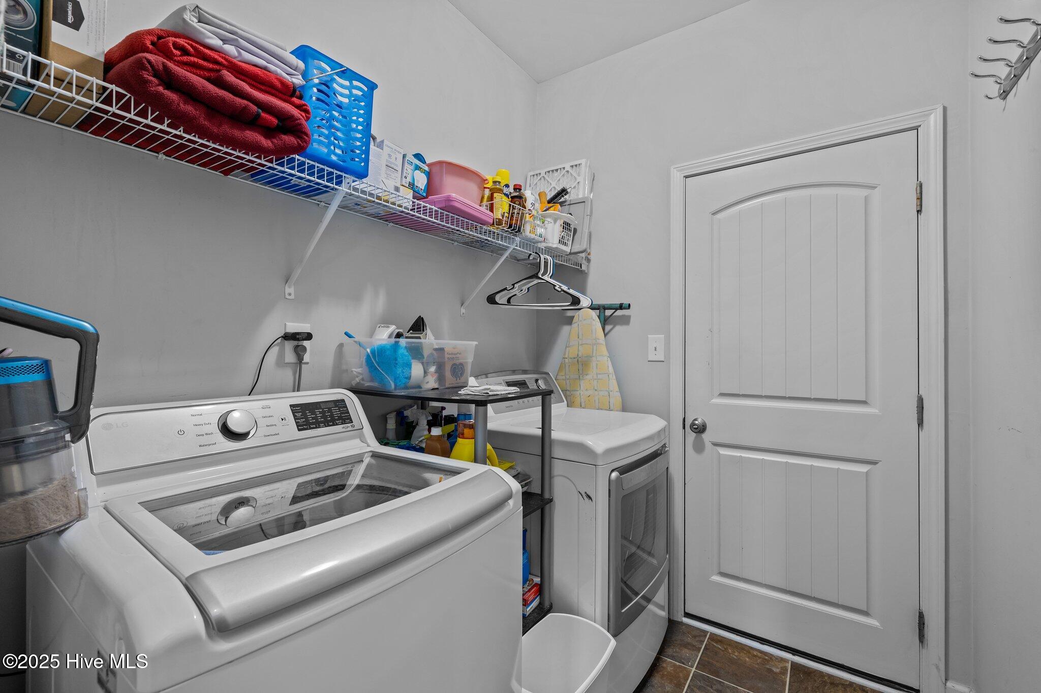 404 Inverness Drive Hubert, NC 28539 - Photo 39 of 54 mud room