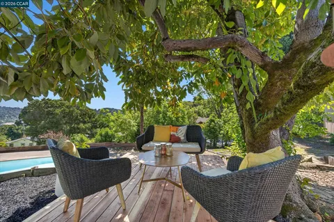 $1,898,000 | 100 El Toyonal, Orinda, CA 94563