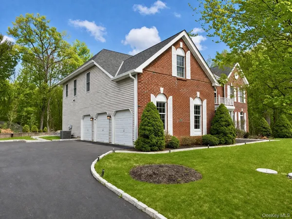 $1,300,000 | 3 Nickleby Place, Cortlandt Manor, NY 10567